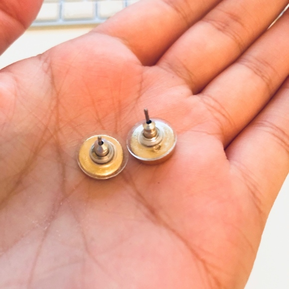 Kate Spade earring studs - Picture 3 of 3